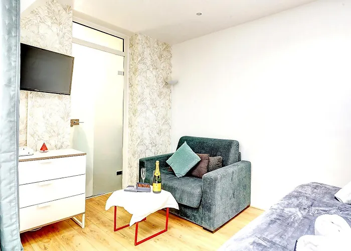 244 Saint Dominique - Superb *
