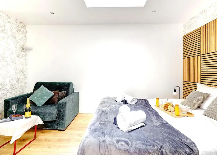 244 Saint Dominique - Superb *