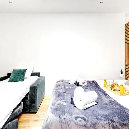 244 Saint Dominique - Superb Apartament *