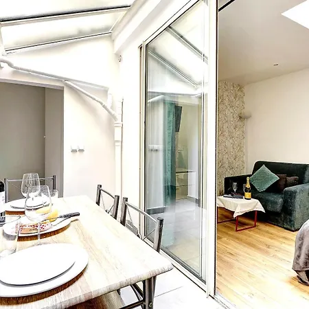 244 Saint Dominique - Superb Apartament *